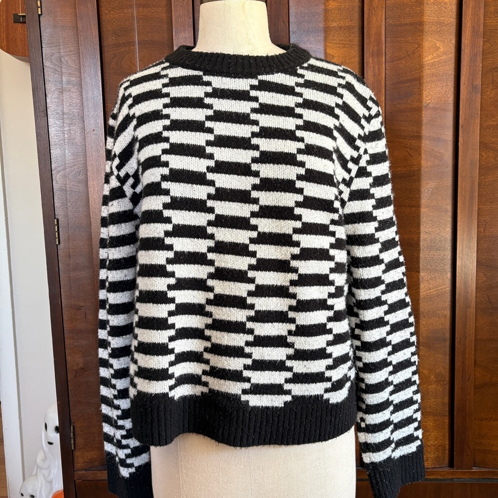 Lisa Sys Gah knit set | Luca pant and College crew in vintage rug black/ivory